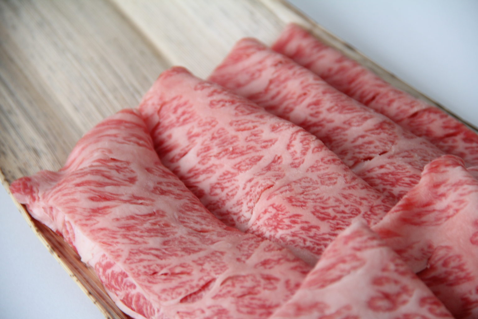 牛肉の消費期限が過ぎたら捨てるべき？見分け方や保存方法を解説 お肉のギフトなら肉贈 選べる肉カタログギフト